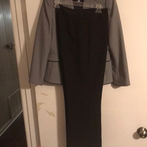 Tahari Petite Pantsuit - Picture 3 of 4